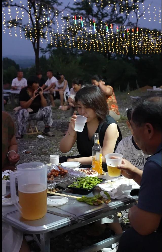 障日山体灯光秀点亮城市"夜经济"新引擎