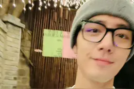 肖战回重庆吃面，被店家调监控曝光隐私！网友把店名都扒出来了图片