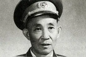 此人资历老，曾是开国元帅彭德怀老班长，为何55年被授予中将军衔图片
