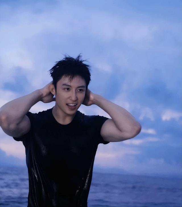 中国飞船300万一张旅游票，第一批上天的10人身份曝光，真没想到