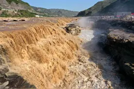 黄河壶口瀑布深秋美景吸引游人图片