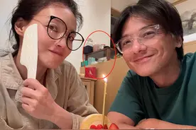 舒淇49岁生日晒与冯德伦的合照，有谁注意到他们的后面，太低调图片