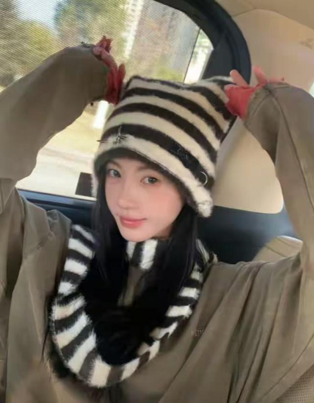 陪玩陪睡只是冰山一角，合同纠纷	，陪客旅行，舔手指，个个都荒唐