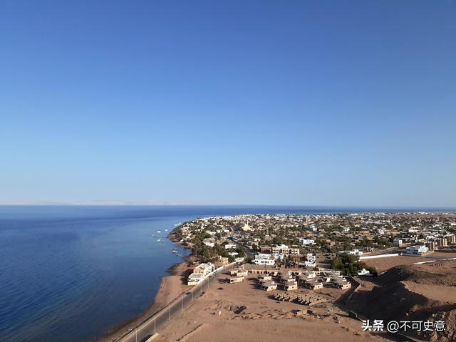 高科技“隔离”？海滩上的数字屏障，埃及北海岸上演一场夏日围城