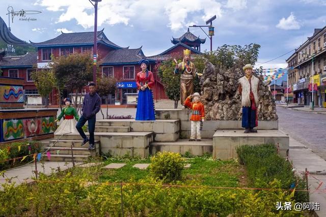 泸沽湖畔的狮子山海拔3770米，是摩梭族传说中格姆女神的化身