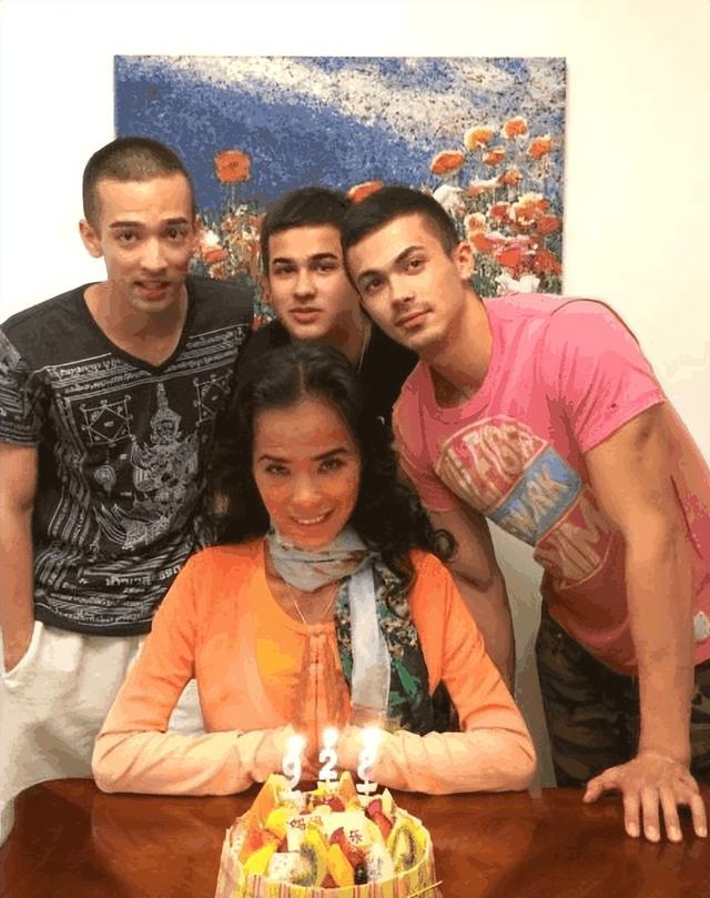 62岁韦唯现状：脊柱断裂已恢复，前夫已死	，3个混血儿子回国相伴