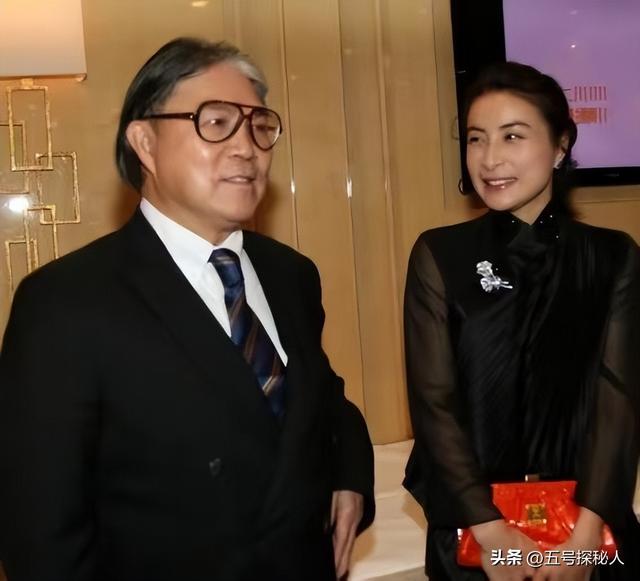 霍震霆没想到，44岁儿媳郭晶晶再次官宣喜讯，让整个阔太圈沉默了