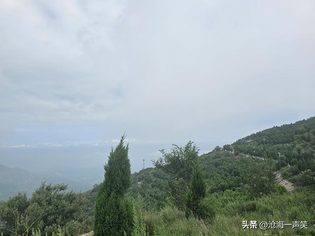 登山的乐趣在哪里，是强身，是健体，是登高，是望远，是俯瞰风景