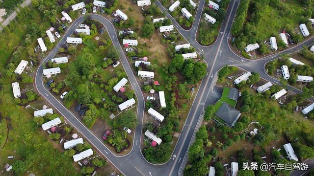 车轮上的家：房车自驾旅行生活全指南