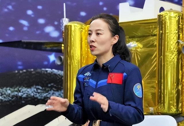 王亚平之女，母亲是航天员，父亲是飞行员，享受四项优待