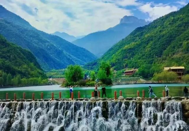 探秘宕昌：陇上仙境的自然奇观之旅