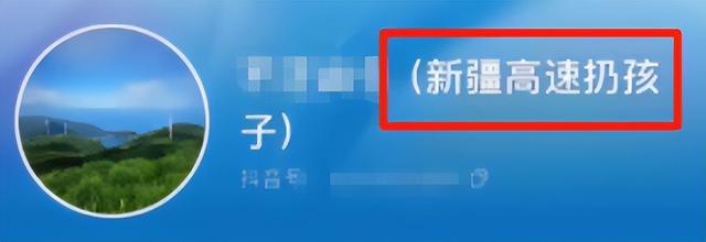 亲爹把儿子扔新疆国道上！妈妈烈日徒步1.5公里寻找，后续很寒心
