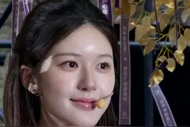 赵露思复工图片