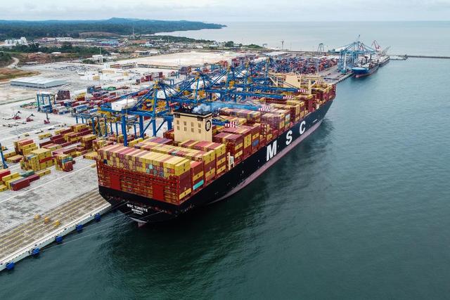 92岁总统连任遭亲女反水，宫廷内讧？非洲最强“裱糊匠”！