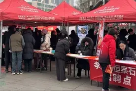 孝义市举行2025年“春风行动”暨就业援助月专场招聘会图片