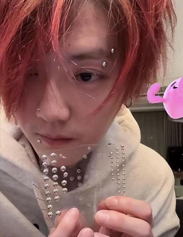 与鹿晗分手传闻七个月后，关晓彤成功破局，高调官宣喜讯全网恭喜