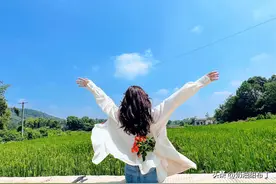 出去旅游发的朋友圈，仅半句就封神图片