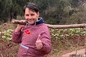 马大哈：清华毕业的美国高管，“嫁”到四川农村，挑粪喂猪样样行图片