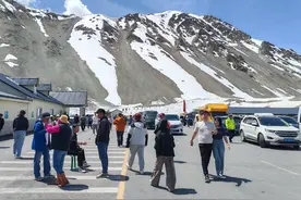 独库公路的正确打开方式，至少应该用四天自驾全程才能领略它的美图片