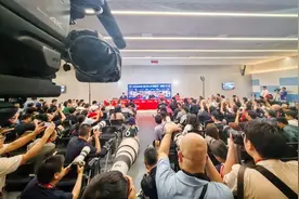 明晚，中国男足在重庆龙兴足球场对阵巴林！国足主教练伊万：我们要努力用胜利来完成这次征程图片