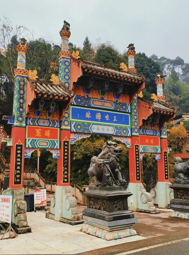 周末出国！高铁20min直达最美异域小城！风光极致美食无敌，入秋满城银杏美哭！