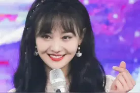 prada的代言魔咒——签一个塌一个图片