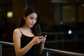 难怪手机的电量不耐用，是这个开关没关掉，教你关闭省电省流量！图片