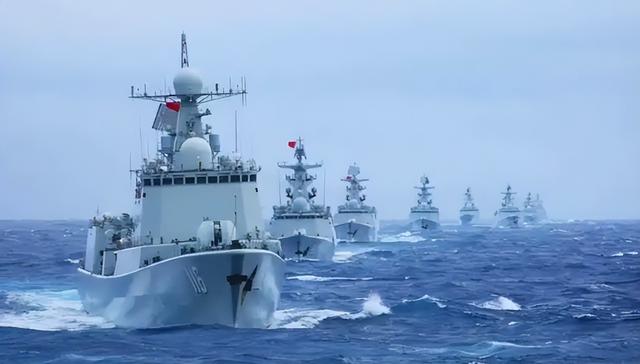 别再看表面了！东北亚反包围成型，美国航母退得比谁都快