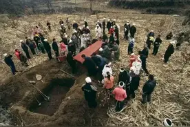 一桩丧事办完，丧事主管能得多少好处？说岀来也许你不相信图片