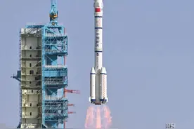 中国航天日，发射成功！神舟二十号“奔向太空”——图片