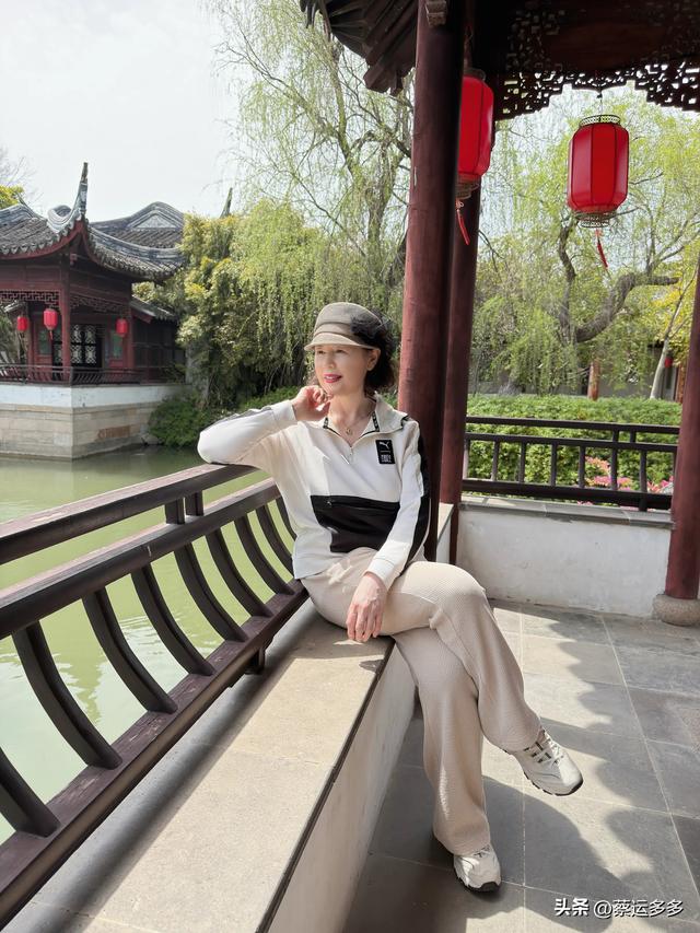 清明访千灯，顾园寄幽思