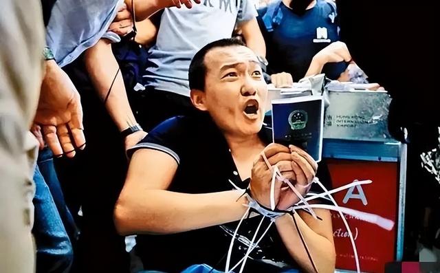 “向14亿国人道歉！”乱港暴徒在法庭上大喊：是美国间谍指使的！