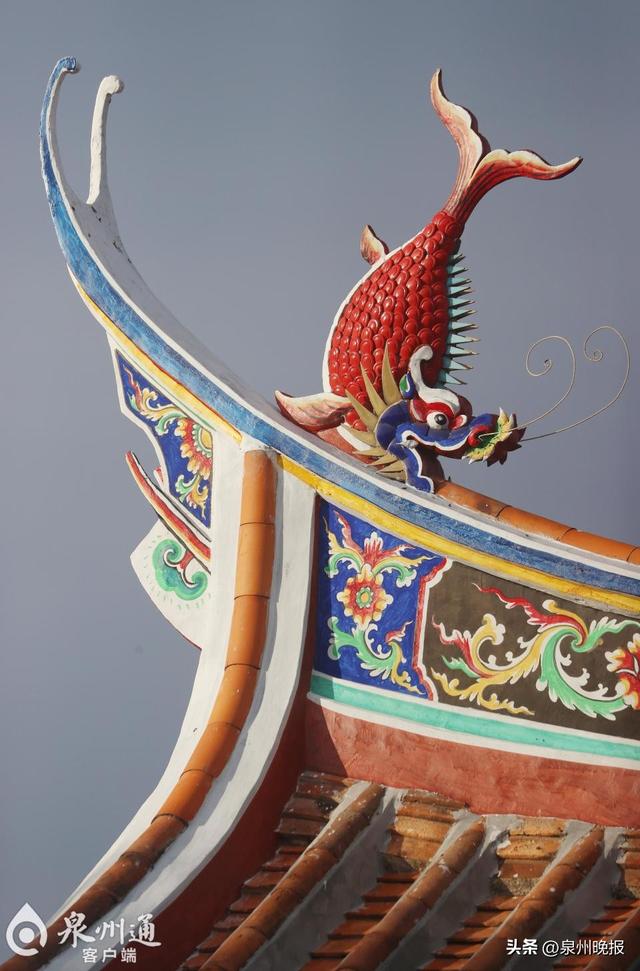 请抬头，给你好看！燕尾脊、剪瓷雕与山花勾勒古城“空中艺术长廊”