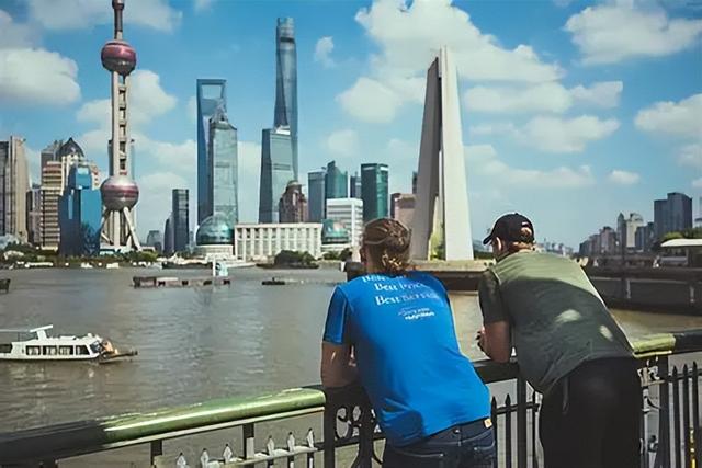 太意外，大量外国游客涌入中国，打着旅游的"幌子"，实则另有目的