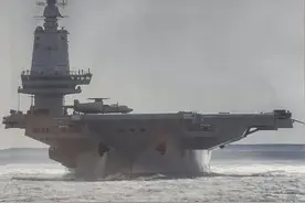 这个角度的福建舰，有内味了，比美国福特号航母更霸气图片