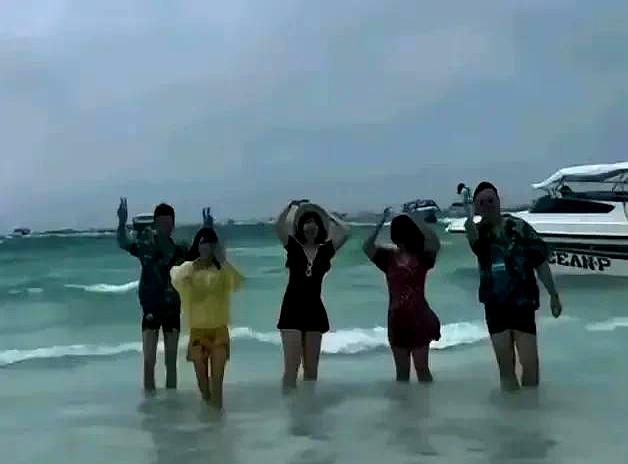 怀远在泰国海边抱二嫂，撒一波狗粮，以前不敢想的画面，弥补回来