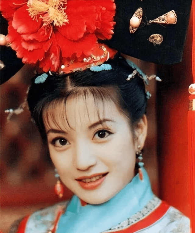 拔出萝卜带出泥！49岁赵薇近况被曝，原来“封杀”只是冰山一角