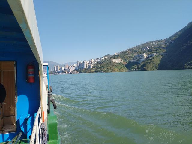 鄂渝行第四天（上）：小红船换小白船，从巫山到巴东