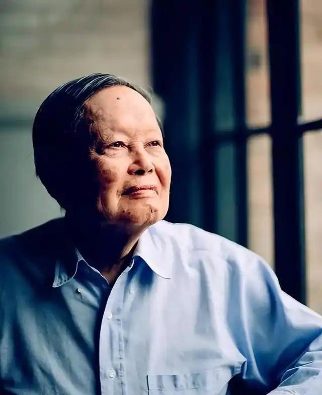 翁帆也没想到，丈夫杨振宁去世后，竟因生前一个举动再次口碑升华