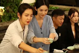 央媒公开批评、狂耍大牌、无视观众，这位频翻车的大明星该消停了图片