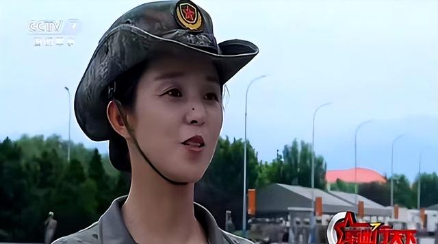 女兵领队王媛顺利归家！生3胎仍少女，老公晒合影，生活照太漂亮