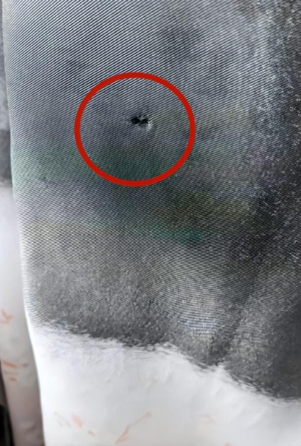 四川泸州一男子坐窗边玩耍时遭枪击身受重伤，妻子：做了开胸手术，官方：已抓获4人