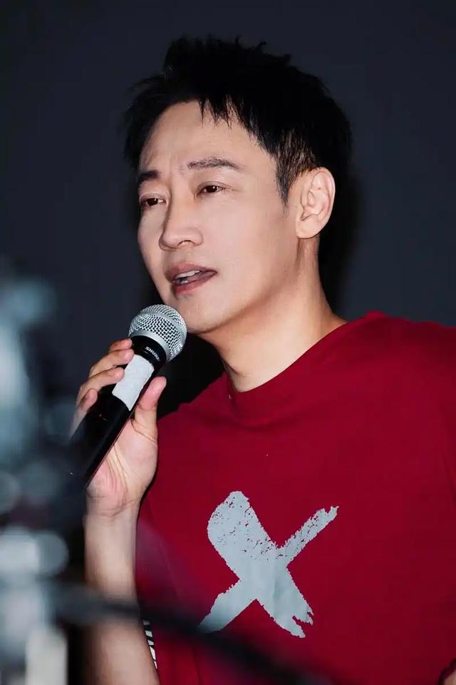 离春节不到2月	，52岁辛柏青高调传出喜讯，朱媛媛终于可以放心了