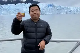 热搜第一！千万粉丝网红“蓝战非”自曝年收入至少9位数图片