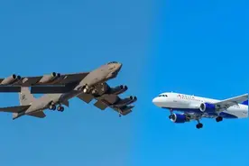 B52迎面冲来，客机飞行员凌空甩尾，乘客：窗外看到的都是草地图片