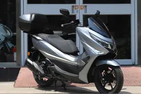 当下最值得购买的10款踏板摩托车图片