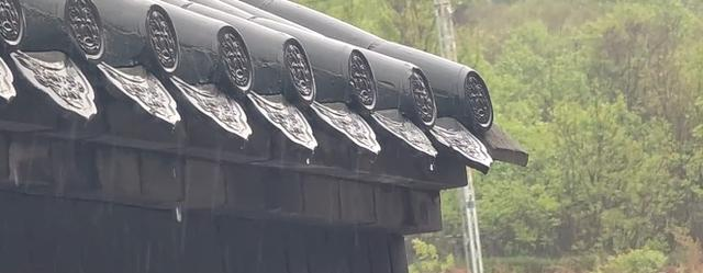 北京城区已下雨！大风吹得露营帐篷起飞