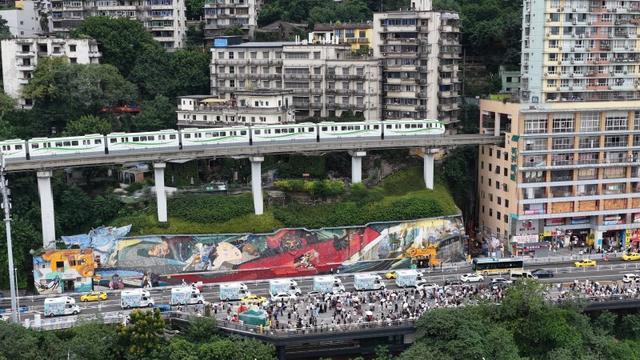 “来宜泸 耍一路”！宜宾、泸州来渝广发邀请函 “房车巡游快闪”燃动山城