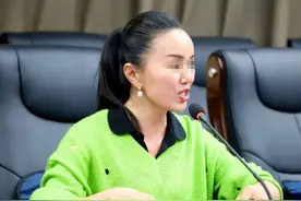 女副校长和男学生通奸后续：已被免职，照片被曝，长得很漂亮图片