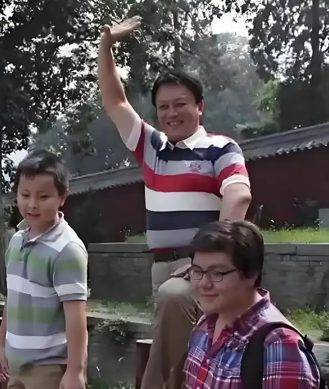 唐国强也没想到，走了35年的前妻，意外让两个残疾儿子承受了恶意